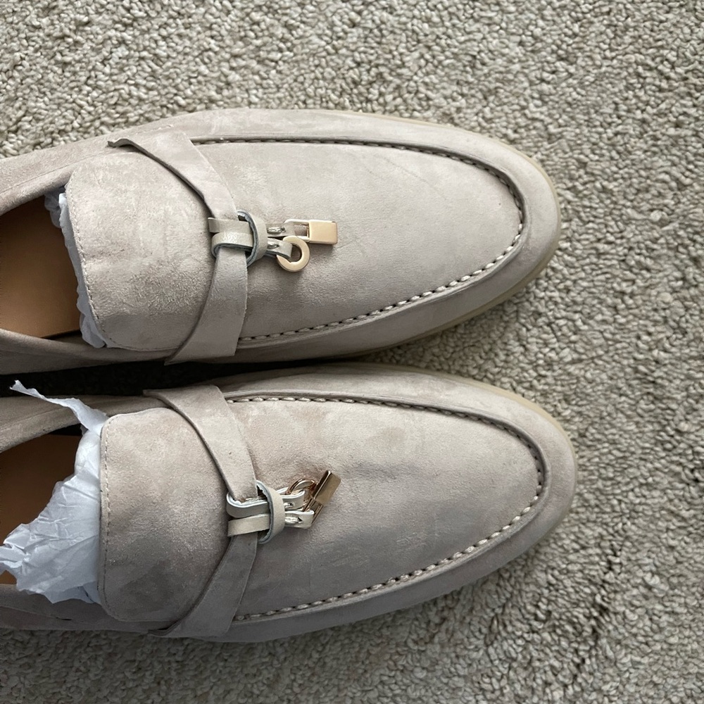 NWOB GENUINE SOFT SUEDE LOAFERS IN CRÈAM / BLUSH EUR41/ US9 - Picture 3 of 9